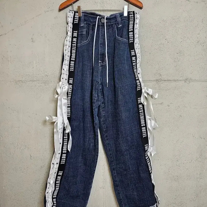 [BUNJANG] The Mysterious Hotel Lace Detail Custom Denim Pants / (새상품)더미스테리어스호텔 레이스 디테일 커스텀 웨딩 데님 팬츠