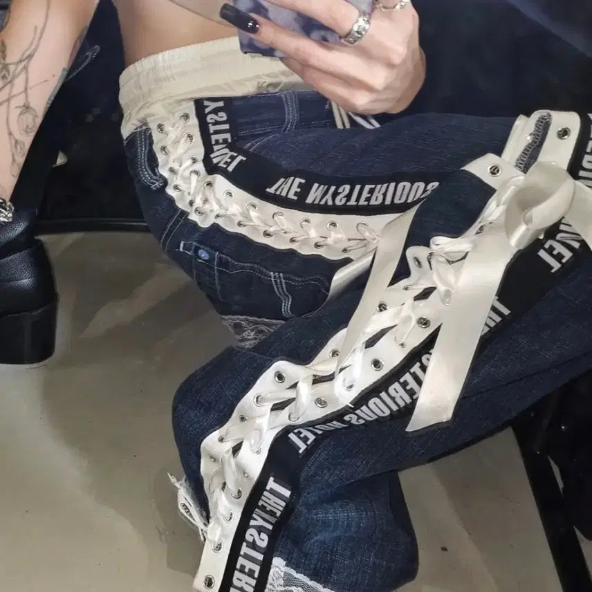 [BUNJANG] The Mysterious Hotel Lace Detail Custom Denim Pants / (새상품)더미스테리어스호텔 레이스 디테일 커스텀 웨딩 데님 팬츠
