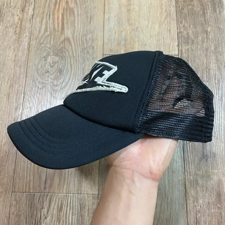 [BUNJANG] Nike Old School Vintage Swoosh Patch Logo Mesh Trucker Cap / 00s 나이키 올드스쿨 빈티지 스우시 패치로고 메쉬 트러커캡 모자 블랙