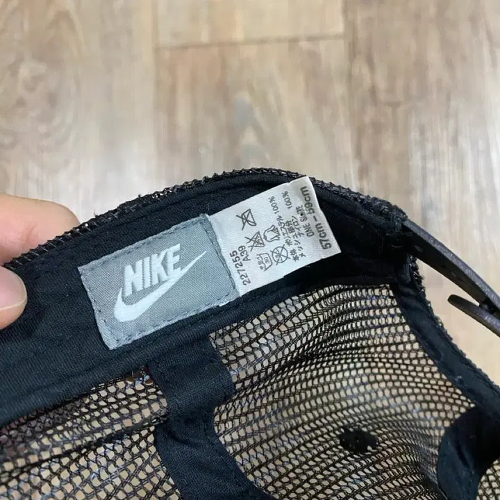 [BUNJANG] Nike Old School Vintage Swoosh Patch Logo Mesh Trucker Cap / 00s 나이키 올드스쿨 빈티지 스우시 패치로고 메쉬 트러커캡 모자 블랙