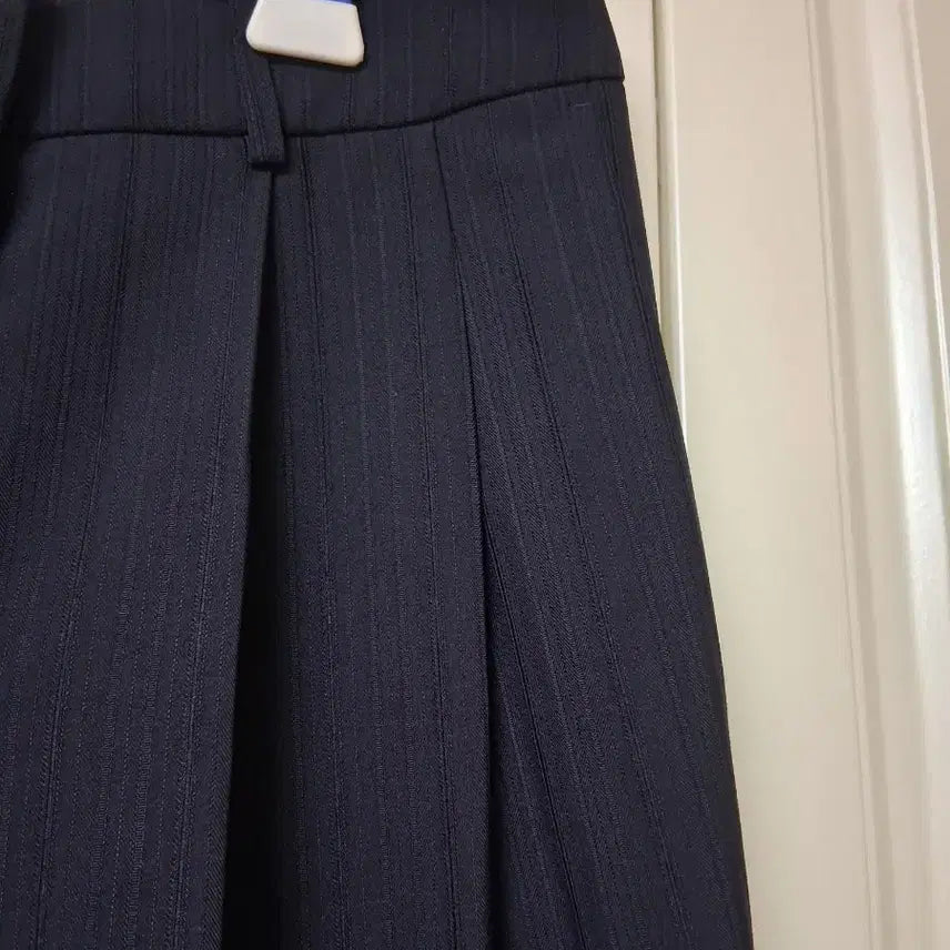 [BUNJANG] ORR Tucked Wide Fit Low Waist Slacks / 오르ORR 핀턱와이드핏 로우웨이스트M66 오르슬랙스와이드팬츠