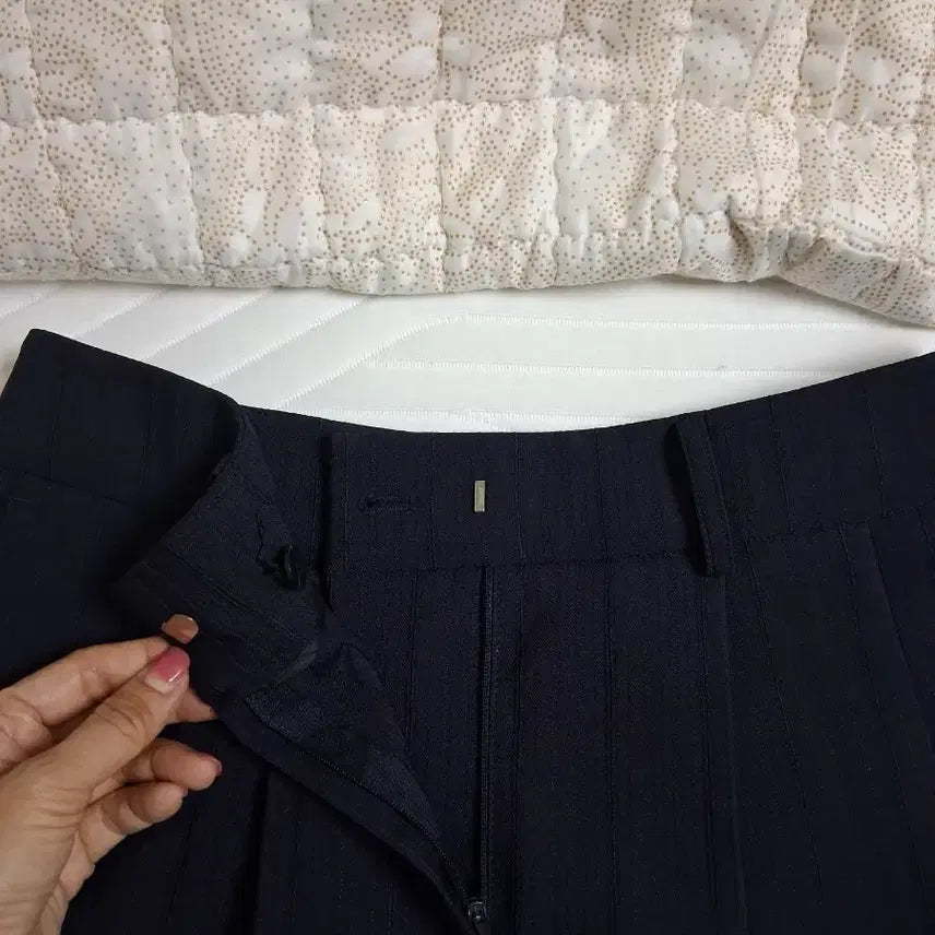 [BUNJANG] ORR Tucked Wide Fit Low Waist Slacks / 오르ORR 핀턱와이드핏 로우웨이스트M66 오르슬랙스와이드팬츠