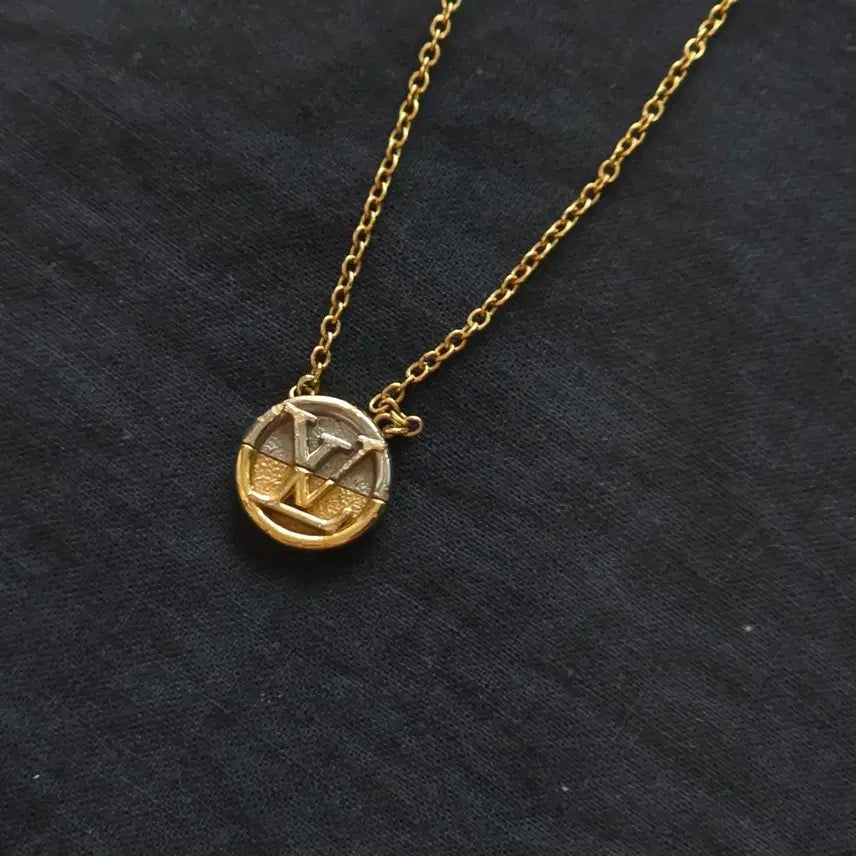 [BUNJANG] Louis Vuitton Collier L to V Necklace / 루이비통 콜리에 LV(L to V 엘투브이) 목걸이