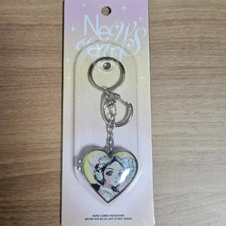 [BUNJANG] NewJeans Daniel Mirror Keyring (Sealed) Goods / [미개봉] 뉴진스 거울키링 다니엘 굿즈