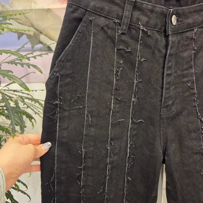 [BUNJANG] Matinkim Cutting Fringe Black Jeans S / 마땡킴 컷팅 프린지 블랙진 S