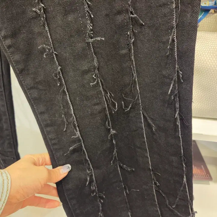 [BUNJANG] Matinkim Cutting Fringe Black Jeans S / 마땡킴 컷팅 프린지 블랙진 S