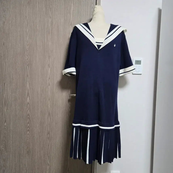 [SOLD OUT] 럭키슈에뜨 세일러 플리츠 니트 원피스
