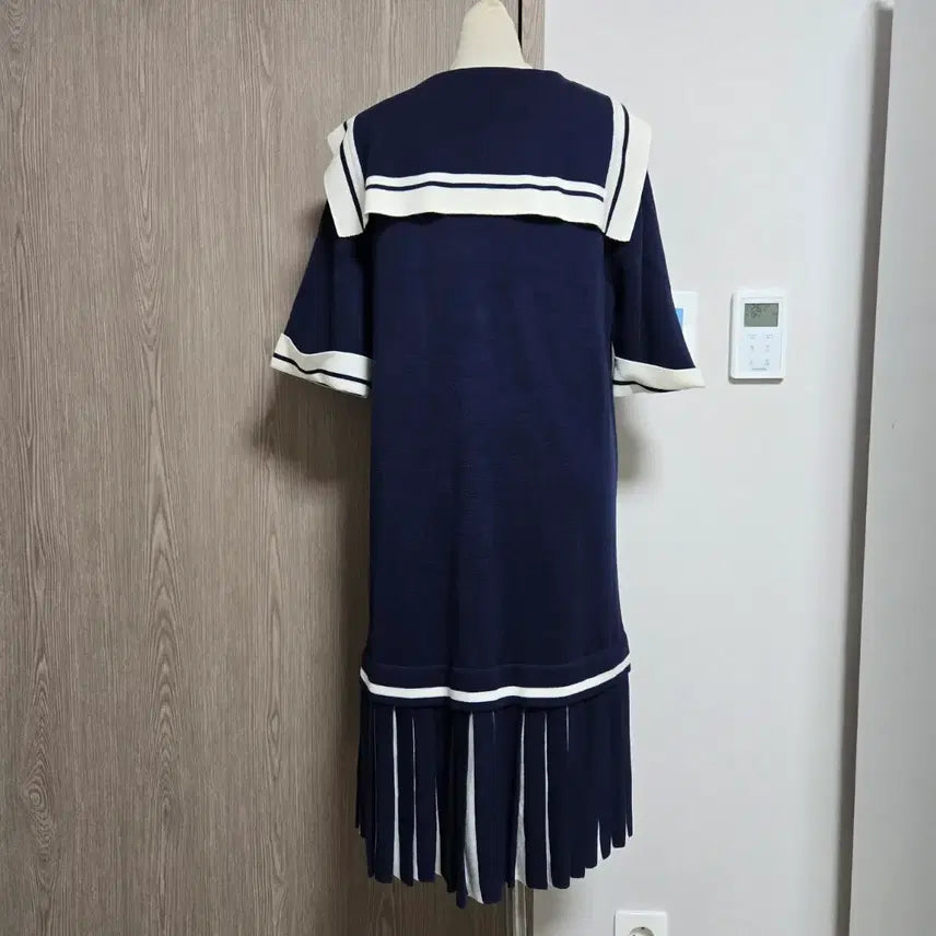 [SOLD OUT] 럭키슈에뜨 세일러 플리츠 니트 원피스