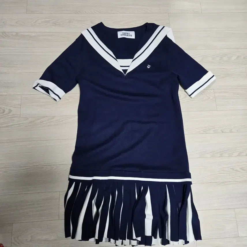 [SOLD OUT] 럭키슈에뜨 세일러 플리츠 니트 원피스