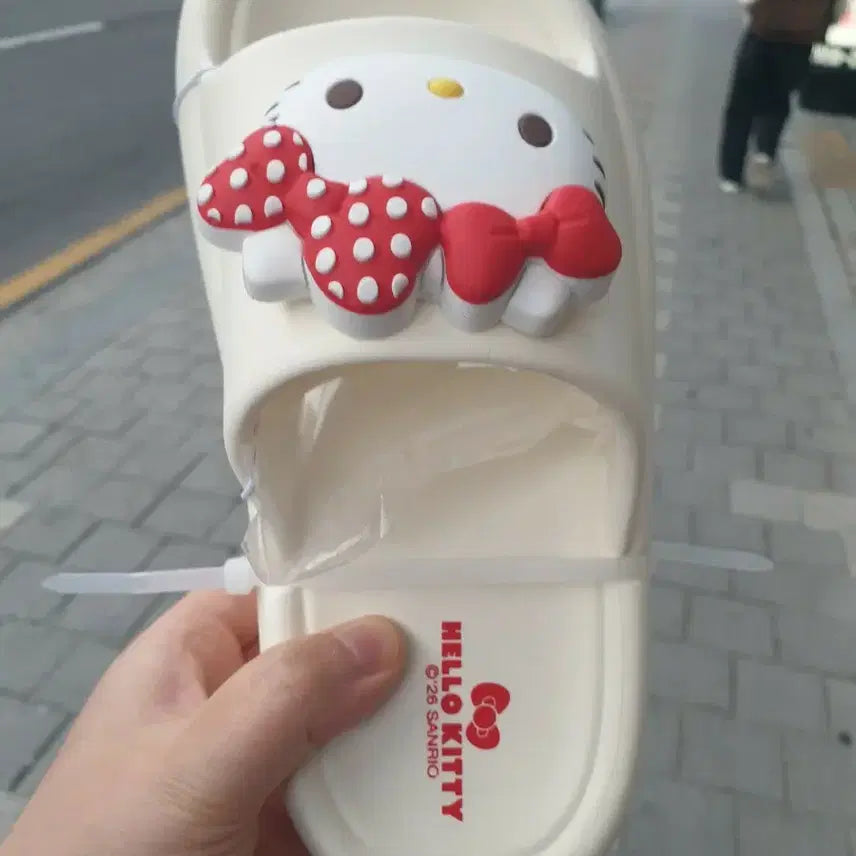 [SOLD OUT] 다이소보다싸다) 230 쌍리본 키티 슬리퍼 팝니다