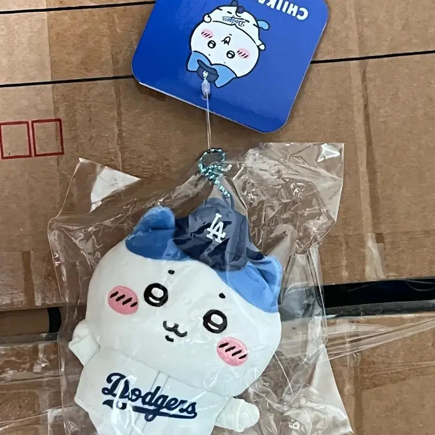 [BUNJANG] Chiikawa MLB Dodgers Hachiware Plush / 치이카와마켓 - mlb 도저스 하치와레