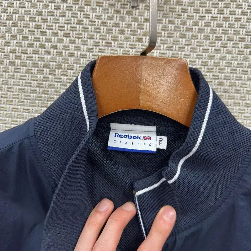 [BUNJANG] Reebok Embroidered Logo Windrunner Jacket / 리복 자수로고 윈드러너 바람막이 자켓 110 A09494