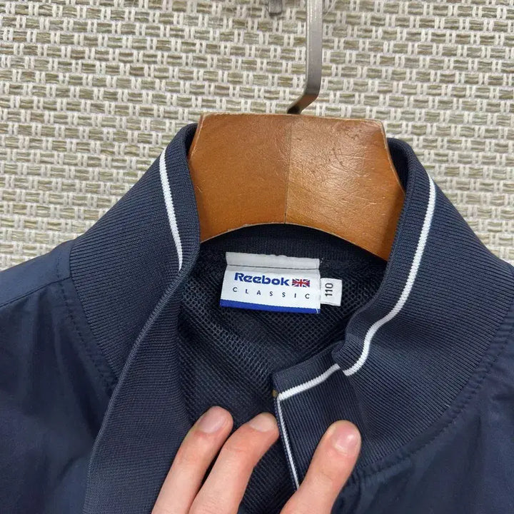[BUNJANG] Reebok Embroidered Logo Windrunner Jacket / 리복 자수로고 윈드러너 바람막이 자켓 110 A09494