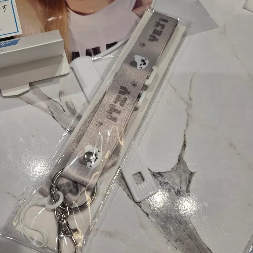 [BUNJANG] ITZY Yeji Twinzy Strap / itzy twinzy 예지 깽이 스트랩 (새상품)