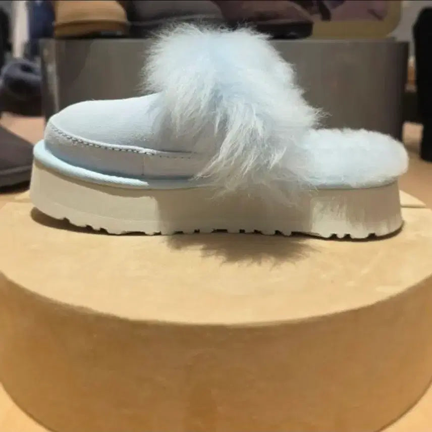 [BUNJANG] UGG Sky Blue Platform Slippers / UGG 어그 스카이블루 플랫폼 슬리퍼