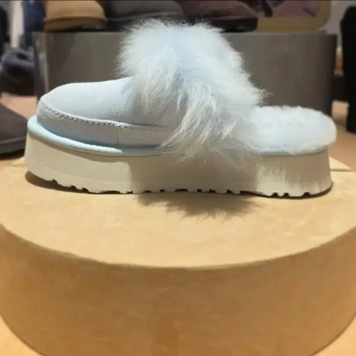 [BUNJANG] UGG Sky Blue Platform Slippers / UGG 어그 스카이블루 플랫폼 슬리퍼