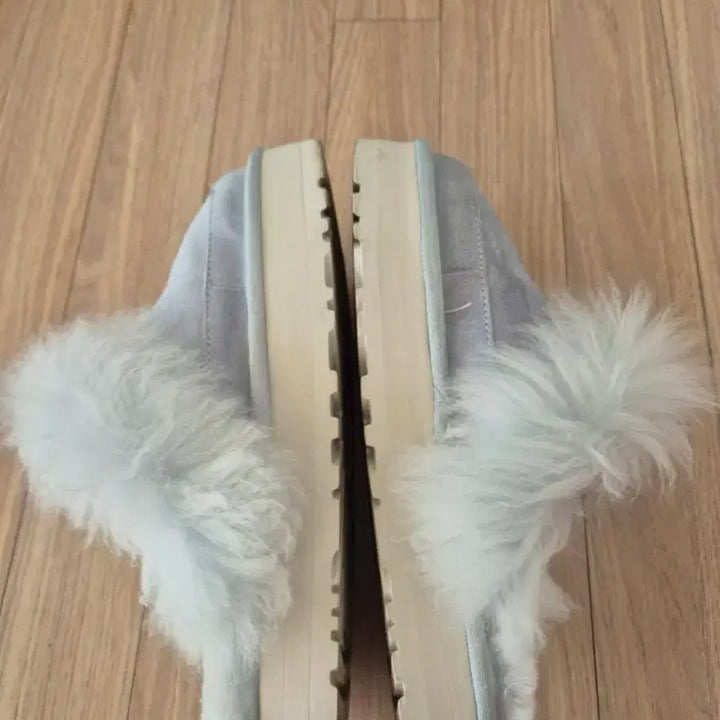 [BUNJANG] UGG Sky Blue Platform Slippers / UGG 어그 스카이블루 플랫폼 슬리퍼