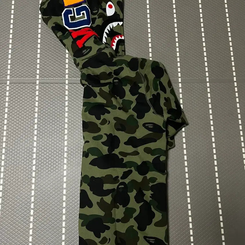 [SOLD OUT] 베이프 녹계 후드집업 /L