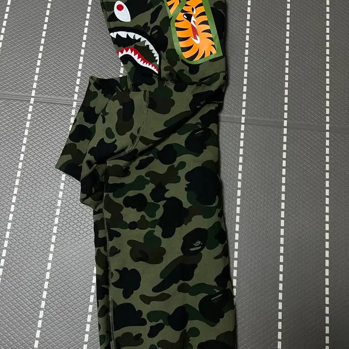 [SOLD OUT] 베이프 녹계 후드집업 /L