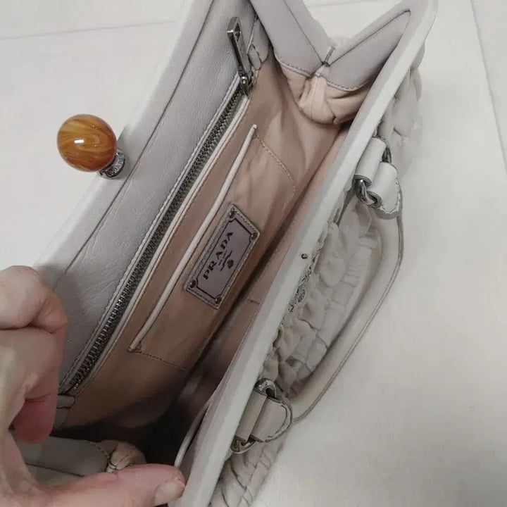 [BUNJANG] Prada Gaufre Shirring Tote Bag Beige / 프라다 고프레 셔링 토트백 베이지