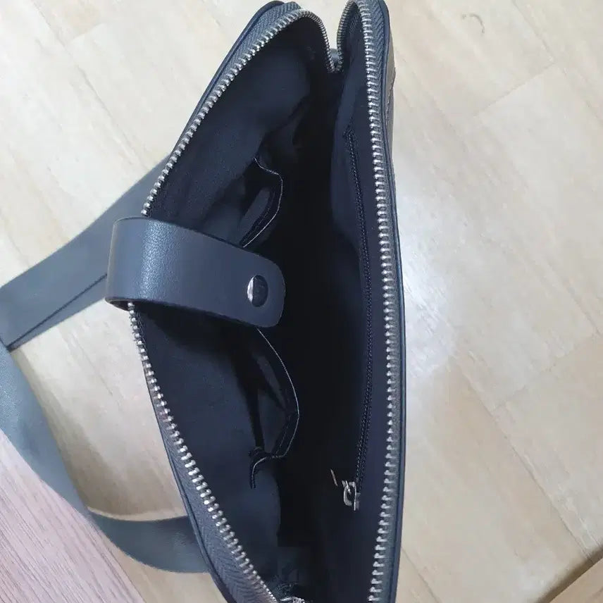 [SOLD OUT] 남성용 그레이  크로스백