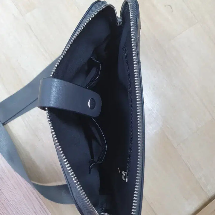 [SOLD OUT] 남성용 그레이  크로스백