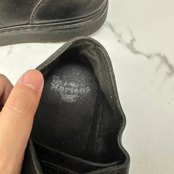 [BUNJANG] Dr. Martens Black Leather Sneakers / 닥터마틴 블랙 레더 스니커즈