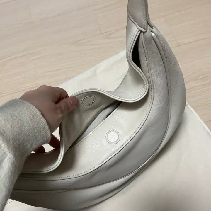 [BUNJANG] Elbategev Ostra Mini Bag / 엘바테게브 오스트라백 Elbategev Ostra Mini Bag