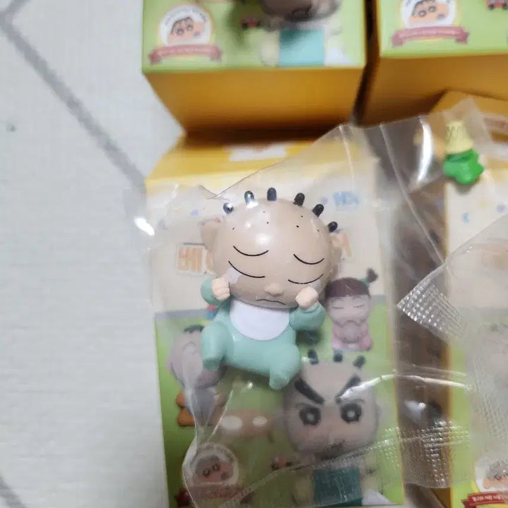 [BUNJANG] Crayon Shin-chan Baby Huggy Figure / 새상품)짱구는 못말려 베이비 피규어 훈이