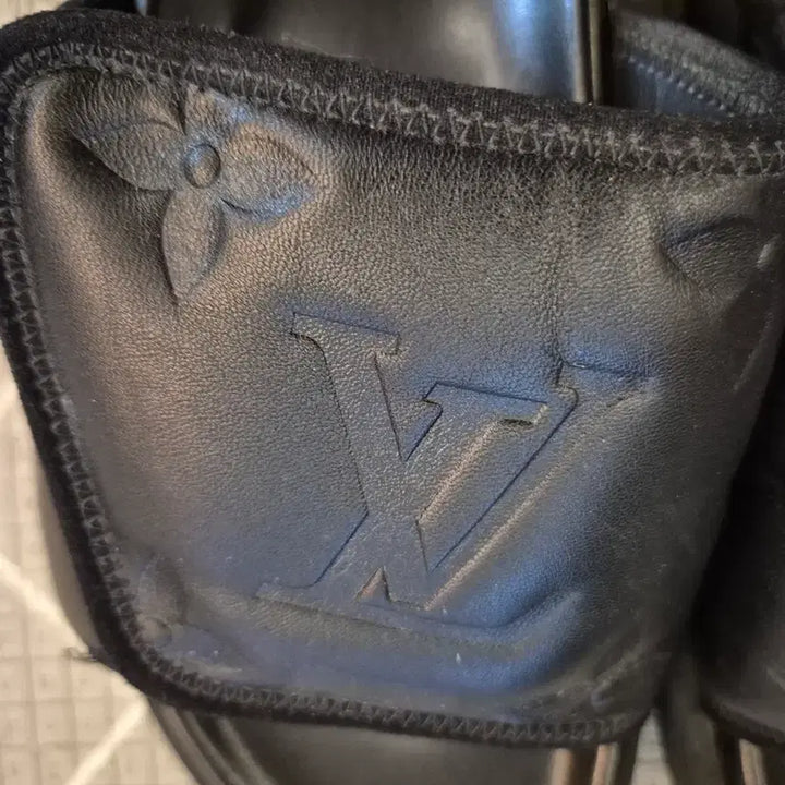 [BUNJANG] Louis Vuitton Miami Mule Black Slippers / 루이비통 마이애미 뮬 블랙 슬리퍼