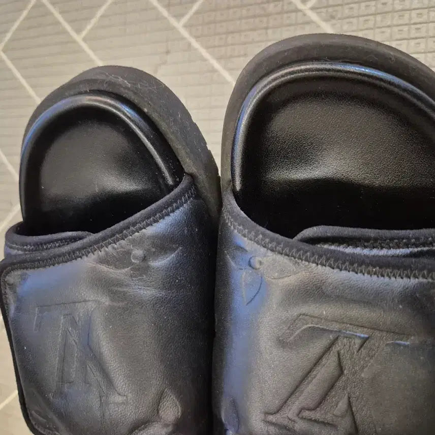 [BUNJANG] Louis Vuitton Miami Mule Black Slippers / 루이비통 마이애미 뮬 블랙 슬리퍼