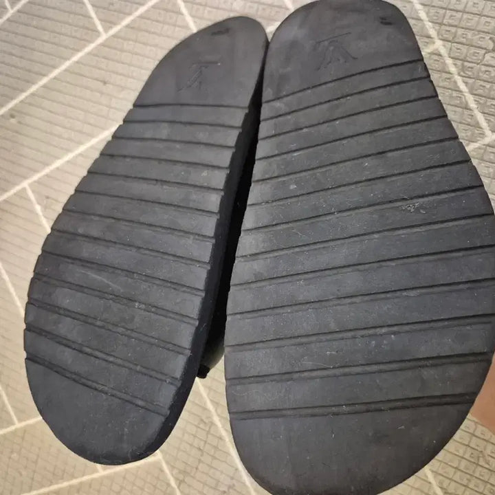 [BUNJANG] Louis Vuitton Miami Mule Black Slippers / 루이비통 마이애미 뮬 블랙 슬리퍼