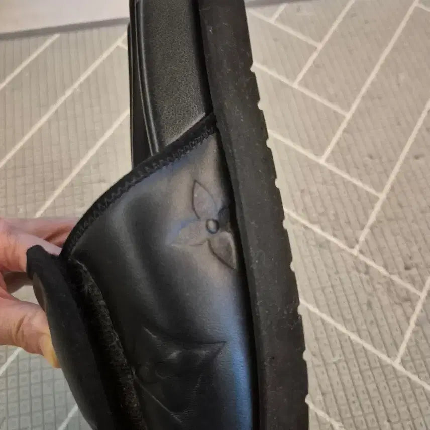 [BUNJANG] Louis Vuitton Miami Mule Black Slippers / 루이비통 마이애미 뮬 블랙 슬리퍼