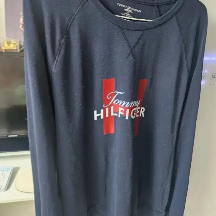 [SOLD OUT] 타미힐피거 네이비 맨투맨 티셔츠