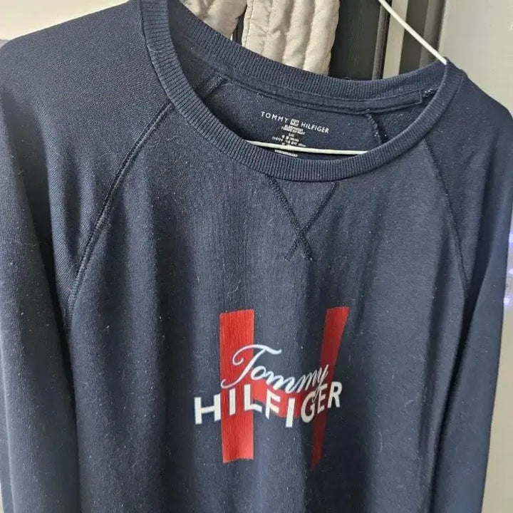 [SOLD OUT] 타미힐피거 네이비 맨투맨 티셔츠