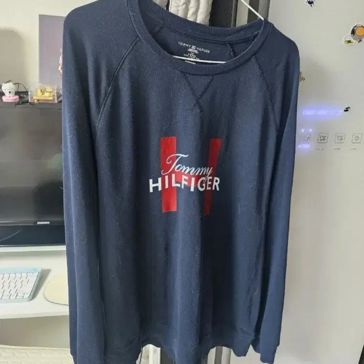 [SOLD OUT] 타미힐피거 네이비 맨투맨 티셔츠