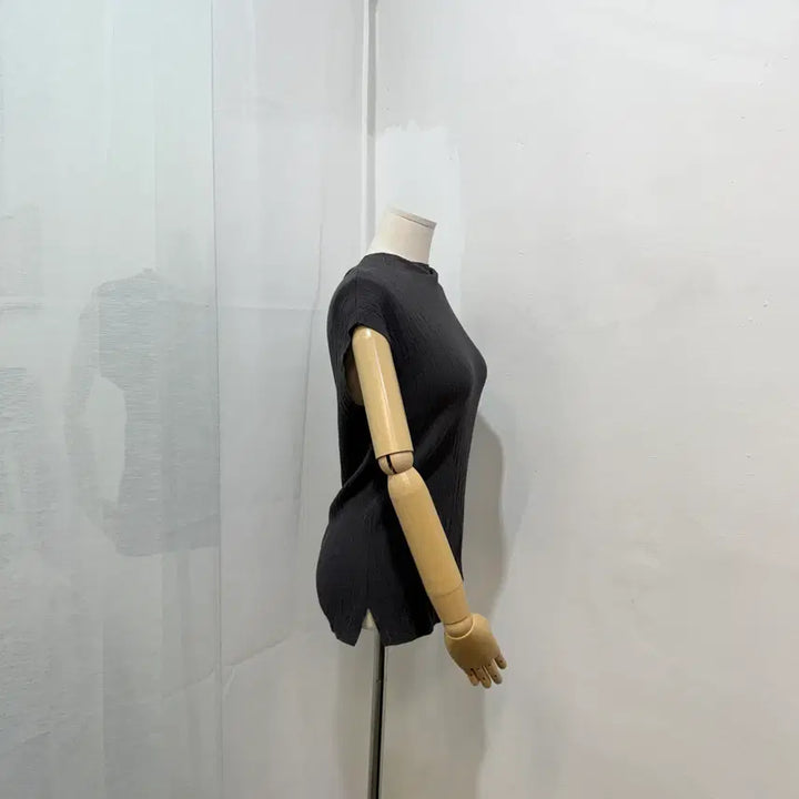 [BUNJANG] Deco Pleated Sleeveless Knit Blouse / Deco 플리츠 주름 나시니트 블라우스 3561