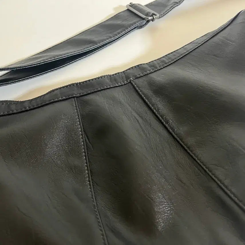 [BUNJANG] Vintage Leather Crossbody Bag / 빈티지 가죽 크로스백