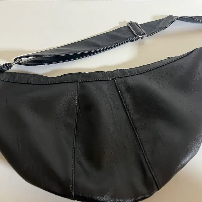 [BUNJANG] Vintage Leather Crossbody Bag / 빈티지 가죽 크로스백