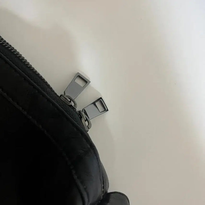 [BUNJANG] Vintage Leather Crossbody Bag / 빈티지 가죽 크로스백