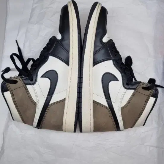 [BUNJANG] Jordan 1 Retro High OG Dark Mocha Sneakers / 조던 1 레트로 하이 OG 다크 모카 260