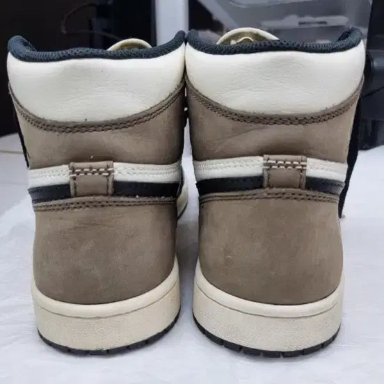 [BUNJANG] Jordan 1 Retro High OG Dark Mocha Sneakers / 조던 1 레트로 하이 OG 다크 모카 260