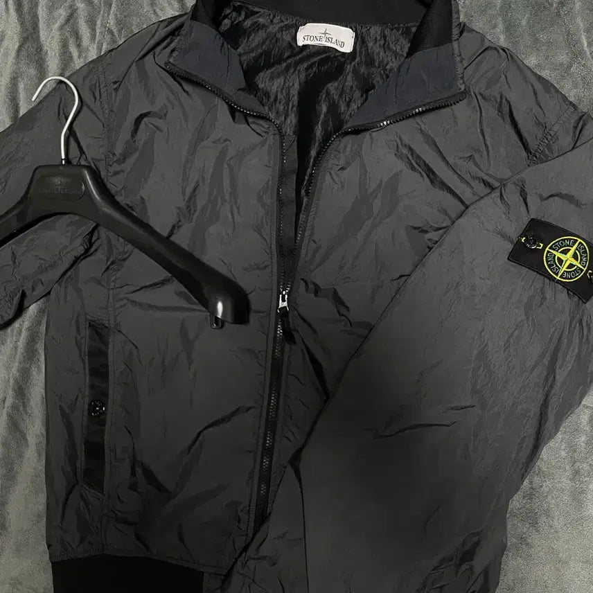 [SOLD OUT] [xl] 25ss 스톤아일랜드 크링클랩스 바람막이 소프트쉘 다크그레이