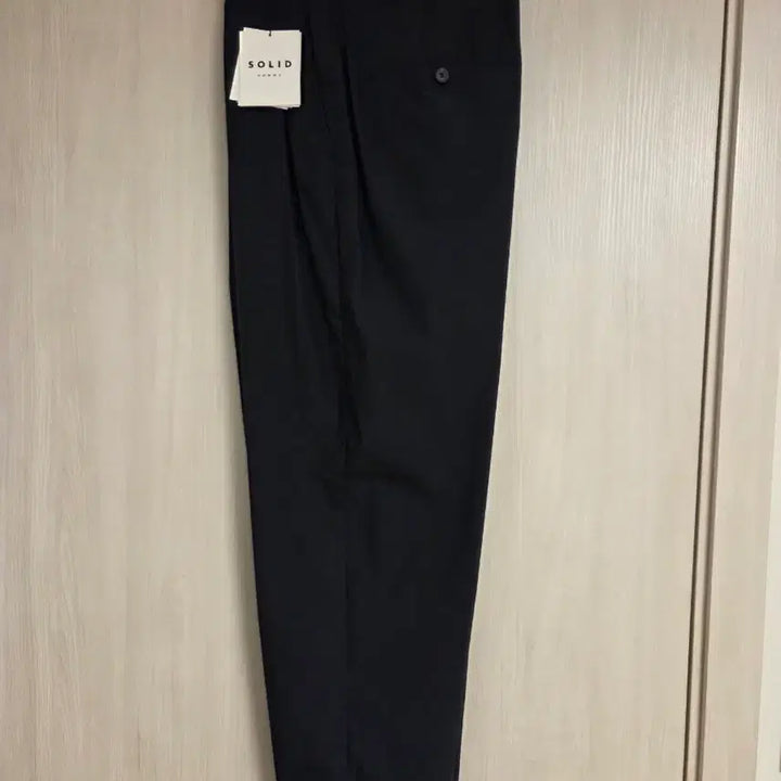 [BUNJANG] Solid Homme 24FW One-Tuck Nylon Semi-Wide Banding Pants / 솔리드옴므 24FW 원턱 나일론 세미와이드 밴딩 팬츠 50