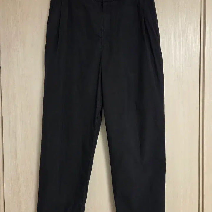 [BUNJANG] Solid Homme 24FW One-Tuck Nylon Semi-Wide Banding Pants / 솔리드옴므 24FW 원턱 나일론 세미와이드 밴딩 팬츠 50