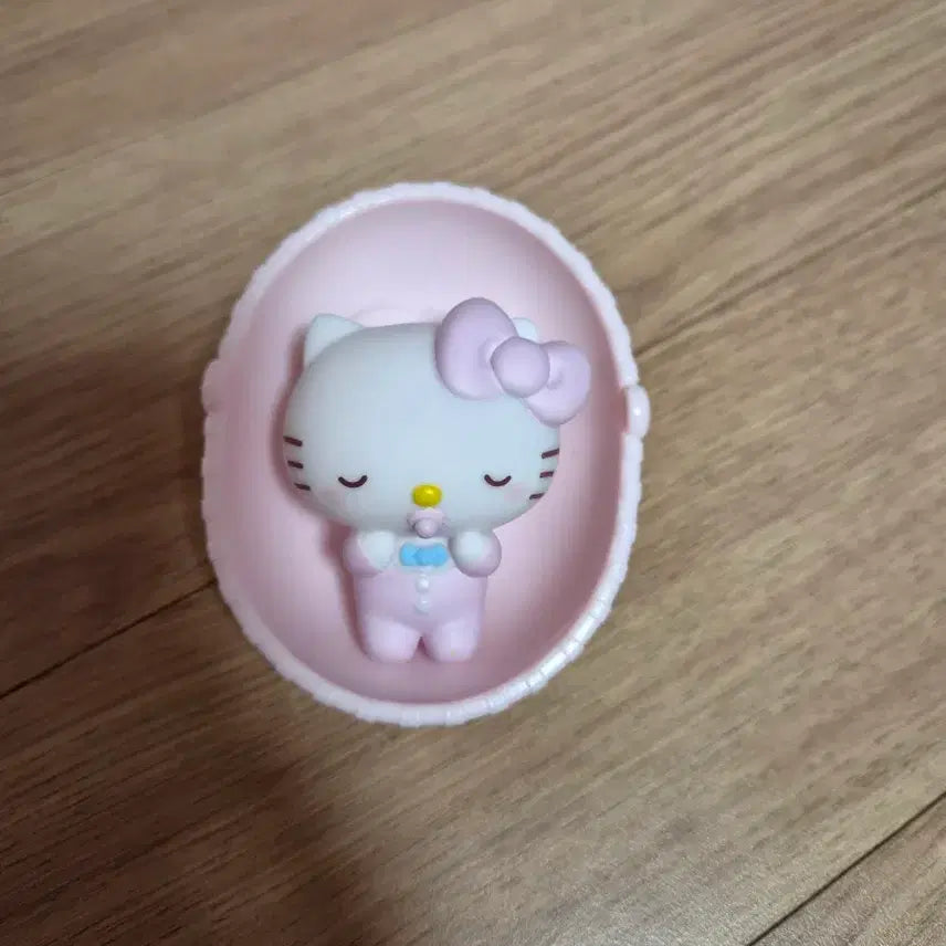 [BUNJANG] Hello Kitty Baby Figure Cradle Gacha / 헬로키티 베이비 피규어 요람 가챠