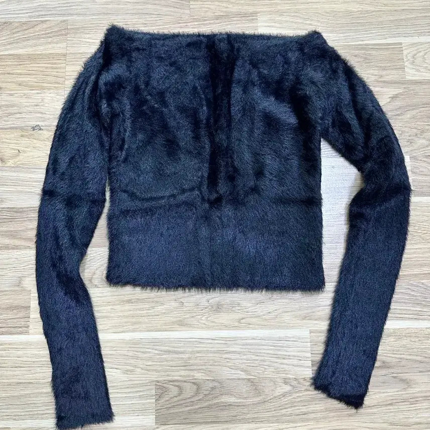 [BUNJANG] H&amp;M Black Faux Fur Off-Shoulder Long Sleeve Knit Top / H&amp;M 블랙 퍼 오프숄더 니트 긴팔 티셔츠