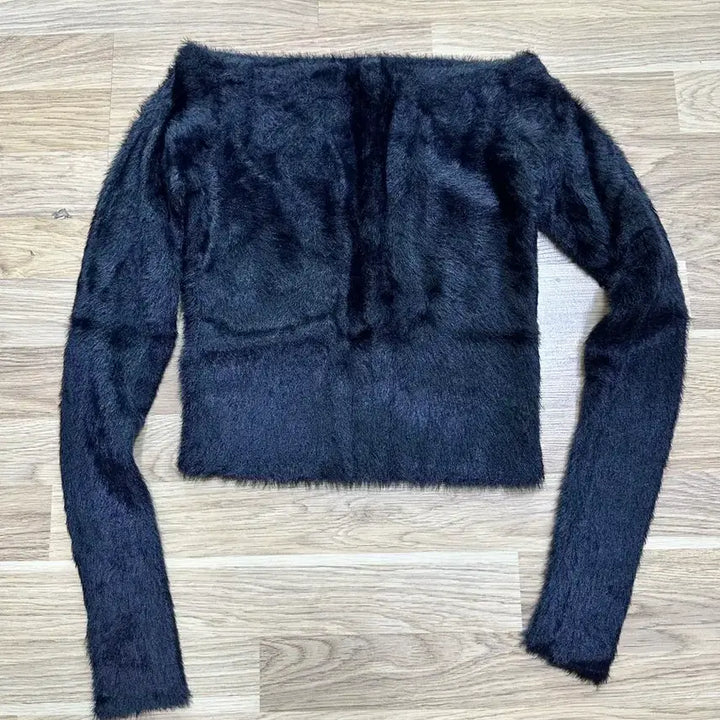 [BUNJANG] H&amp;M Black Faux Fur Off-Shoulder Long Sleeve Knit Top / H&amp;M 블랙 퍼 오프숄더 니트 긴팔 티셔츠