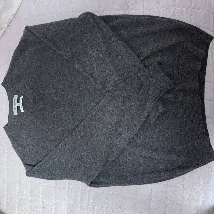 [SOLD OUT] 브라운야드 엑스트라 수퍼파인 울 브이넥 니트 차콜 4