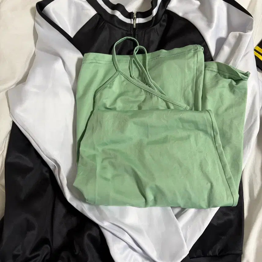 [BUNJANG] Bocchi the Rock Kikuri Cosplay Costume Set / 봇치더락 키쿠리 코스프레 의상 + 가발 세트